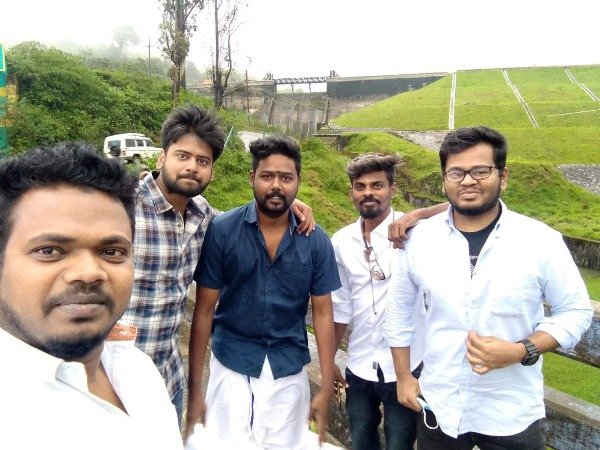 Group of friends at a hill station dam viewpoint – Madurai Tour Packages