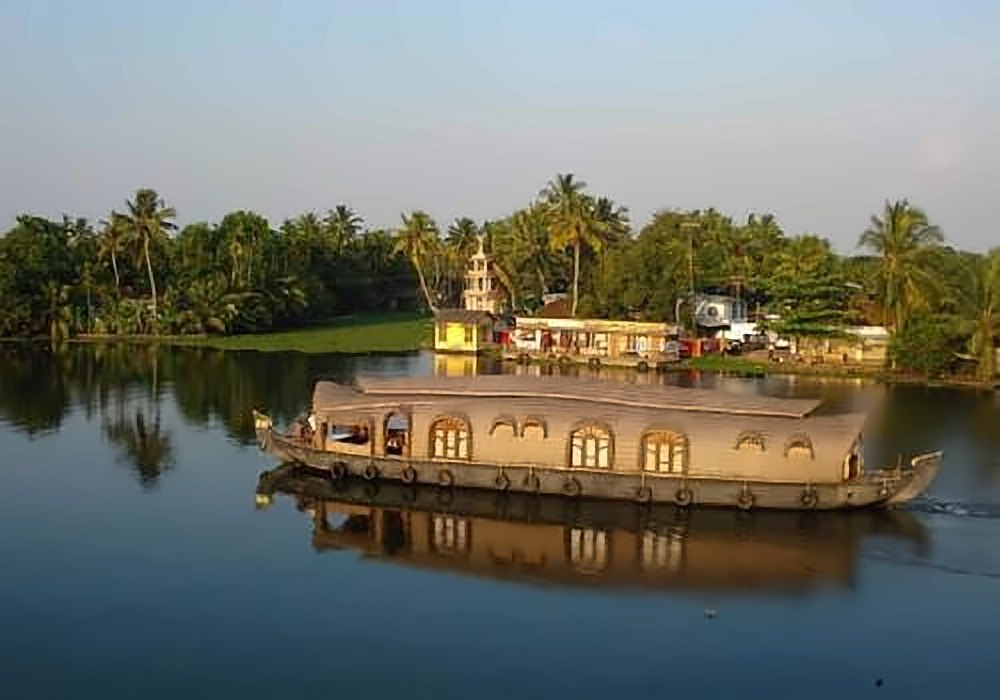 Kuttanad Backwaters, Alapuzzha – Tour and Travel Agency Near Me
